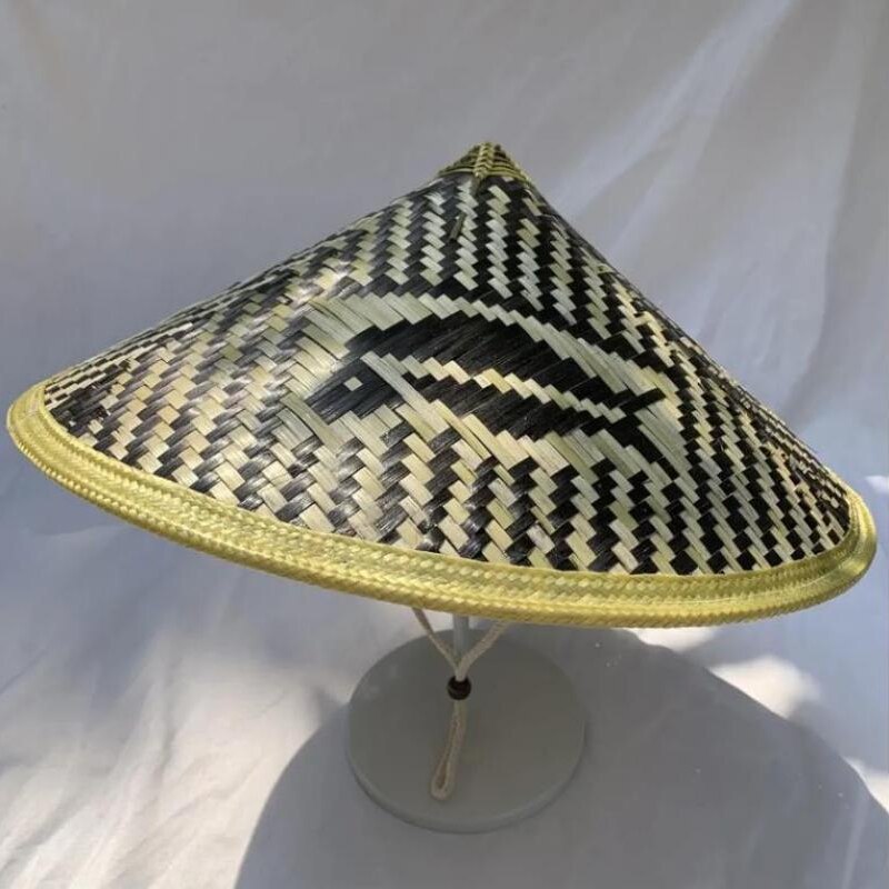 Chapeau asiatique antique / chapeau chinois. Chapeau en bambou tissé.  Chapeau colonial / décor Hacienda -  Canada