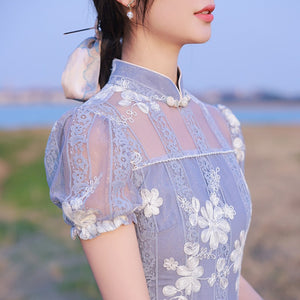 Élégante Robe Chinoise Coupe Midi Fendue Avec Dentelle