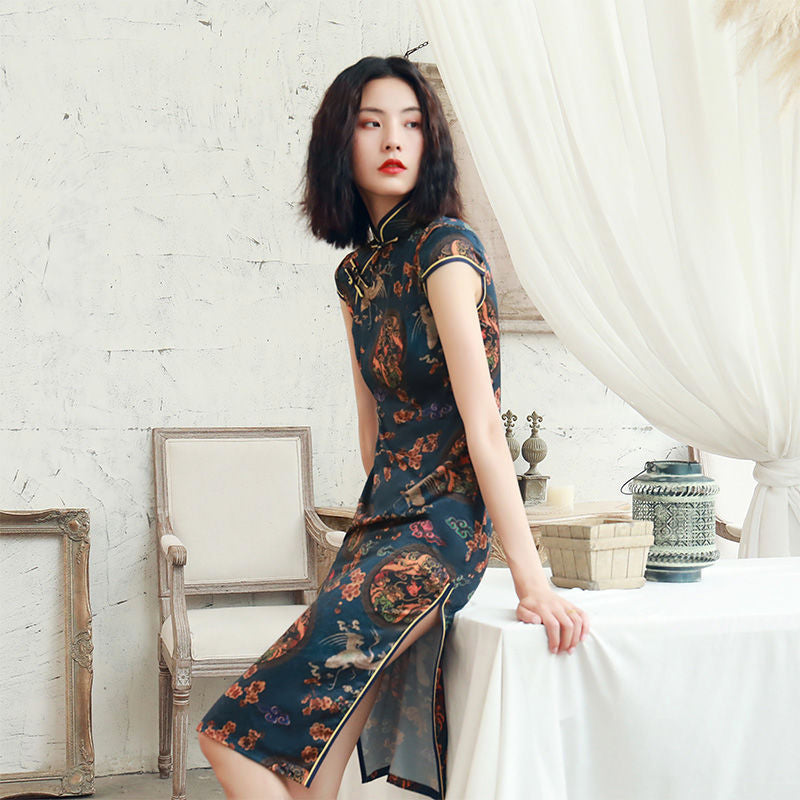 Robe Chinoise Fendue Sur Le Coté