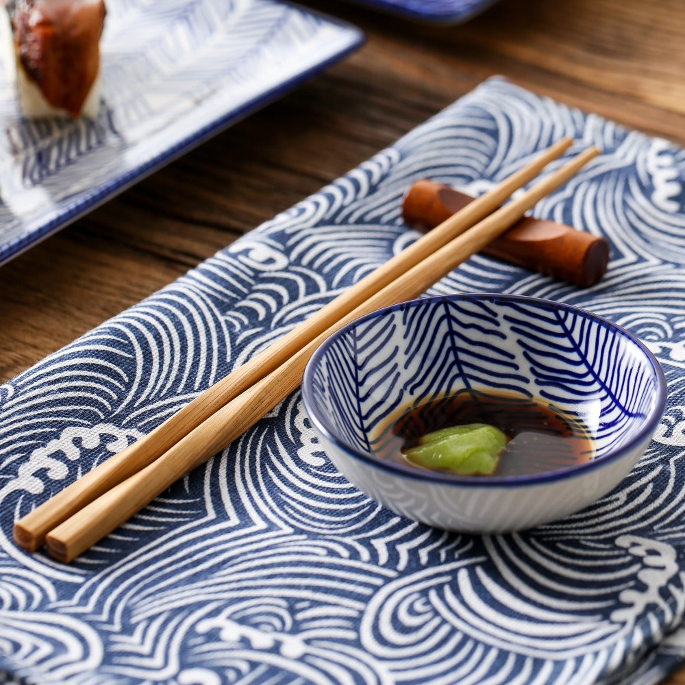 Vaisselle bleue + vaisselle japonaise = double-satisfaction